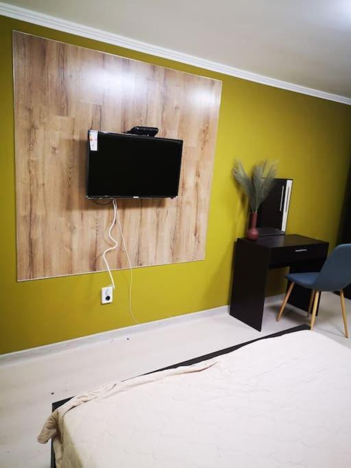 Студиото Е Партер От Жилищна Сграда. Топ Център. Apartman Várna Kültér fotó